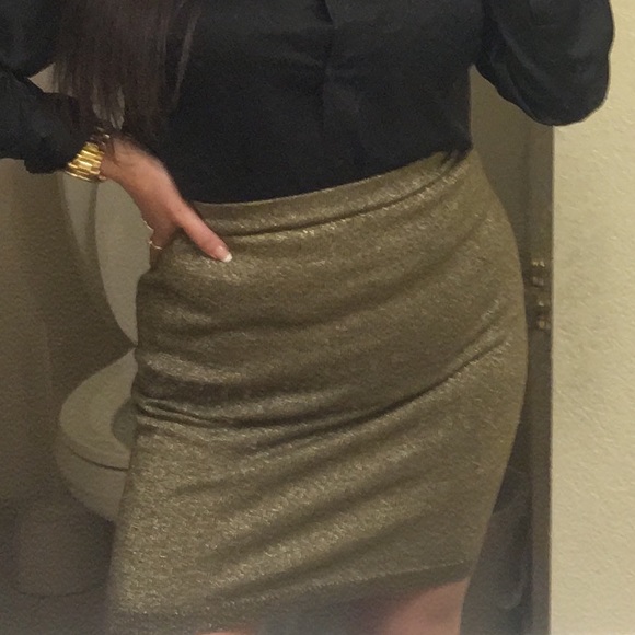 Dresses & Skirts - ✨SPARKLY GOLD SKIRT SZ S✨
